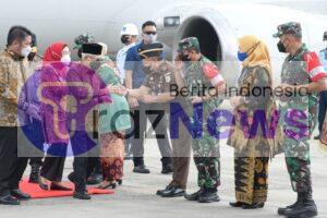 Danlanal Palembang Sambut Kedatangan Wakil Presiden Republik Indonesia dan Ibu Hj. Wury Ma’ruf Amin di Provinsi Sumatera Selatan