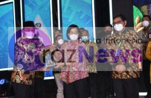 Parosil Mabsus Terima penghargaan WTP Dari Menkeu Sri Mulyani.