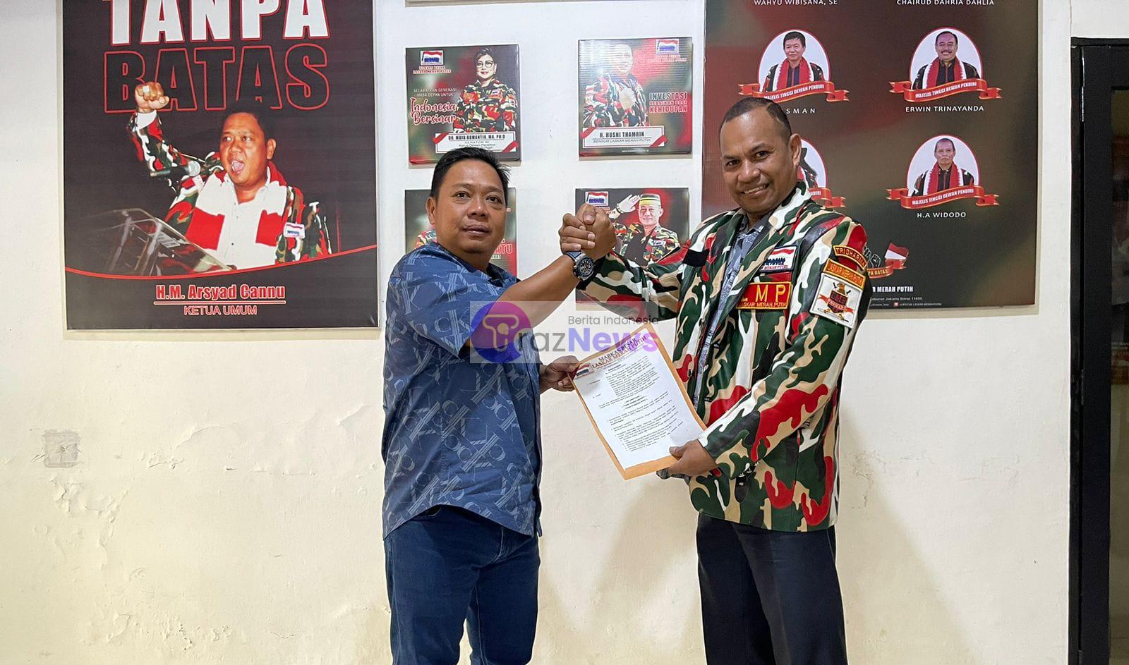 Ketua Umum LMP Arsyad Cannu Serahkan SK kepada Jan Cristian Arebo sebagai Ketua Markas Daerah Laskar Merah Putih Papua