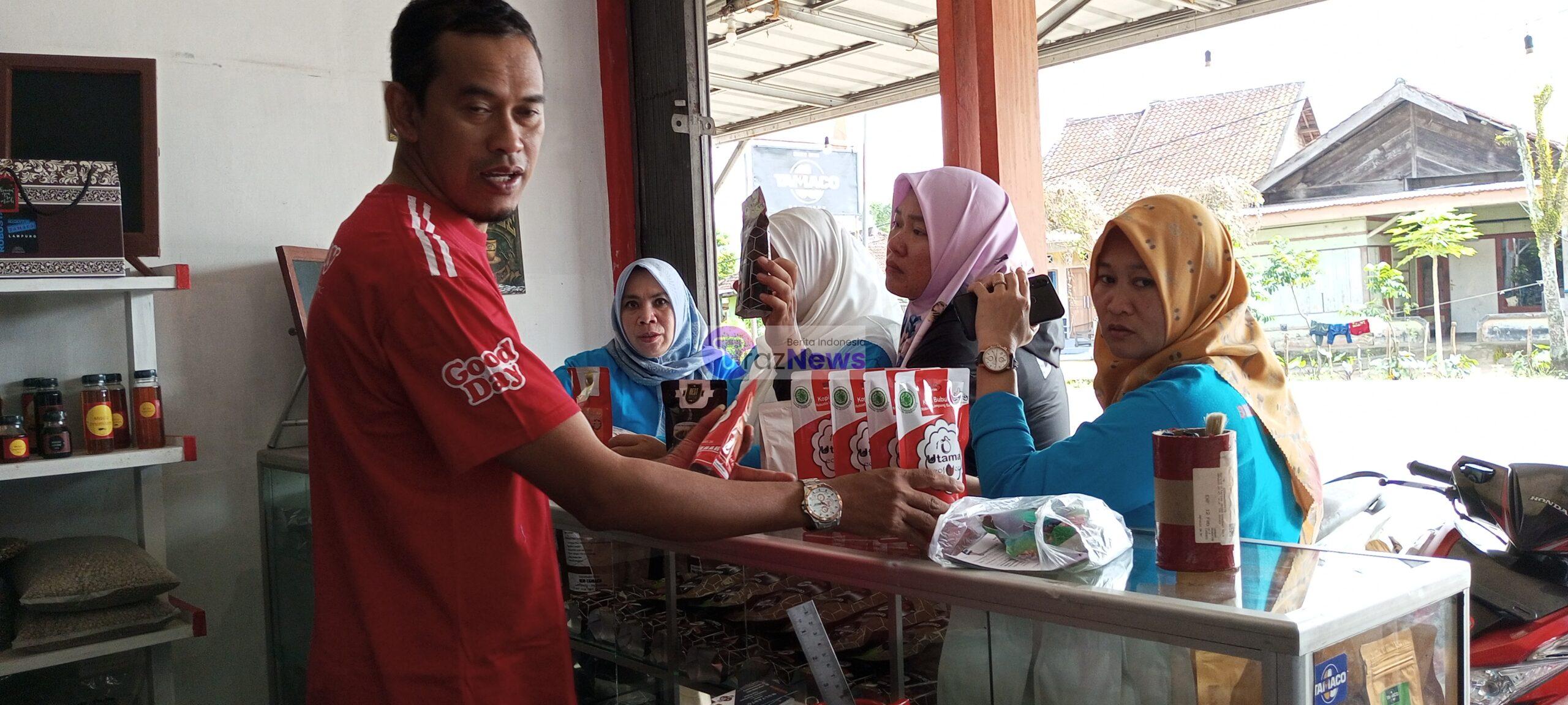 Suami  Ketagihan, Ibu Ibu Dari Bandar Lampung Geruduk Kedai Kopi Milik Mulyanto.