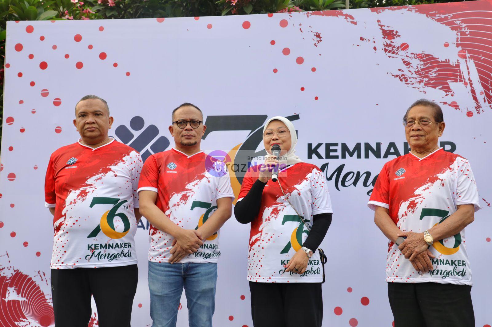 Menaker Lepas Peserta Fun Bike dan Fun Walk HUT ke-76 Kemnaker