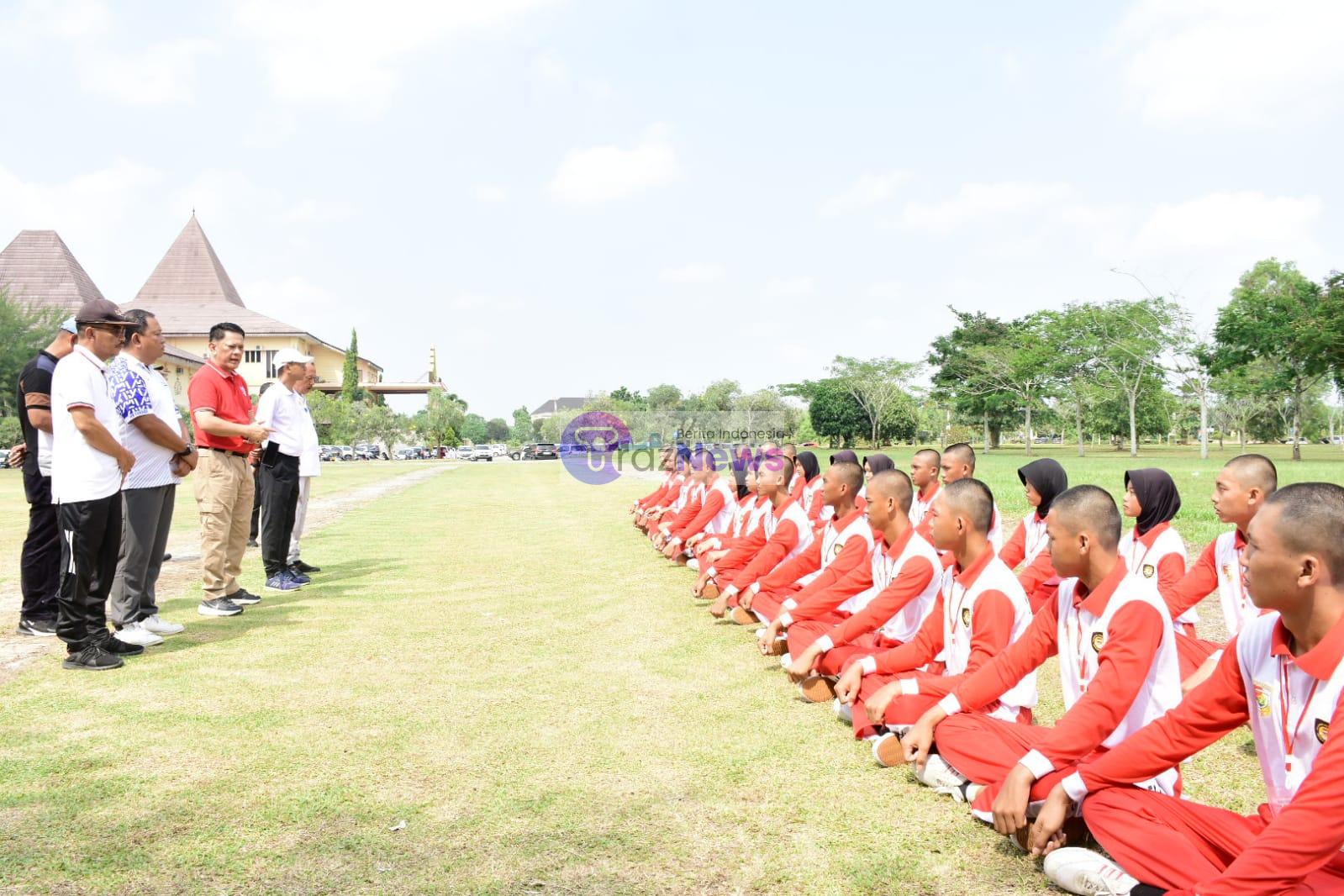 Drs. M. Firsada, Kunjungi Latihan Calon Pasukan Pengibar Bendera Pusaka