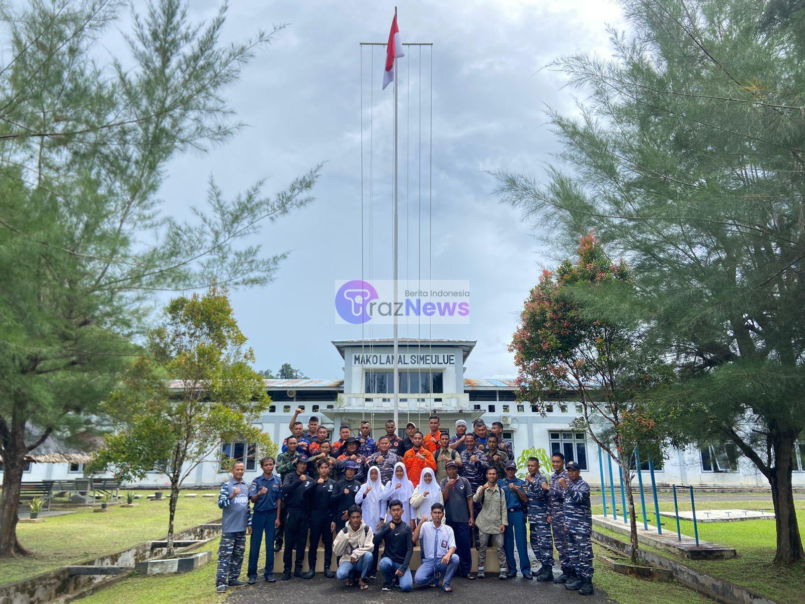 Pangkalan TNI AL Simeulue Beserta Unsur Maritim Kibarkan Bendera Merah Putih Bawah Air di Perairan Pulau Delapan Simeulue