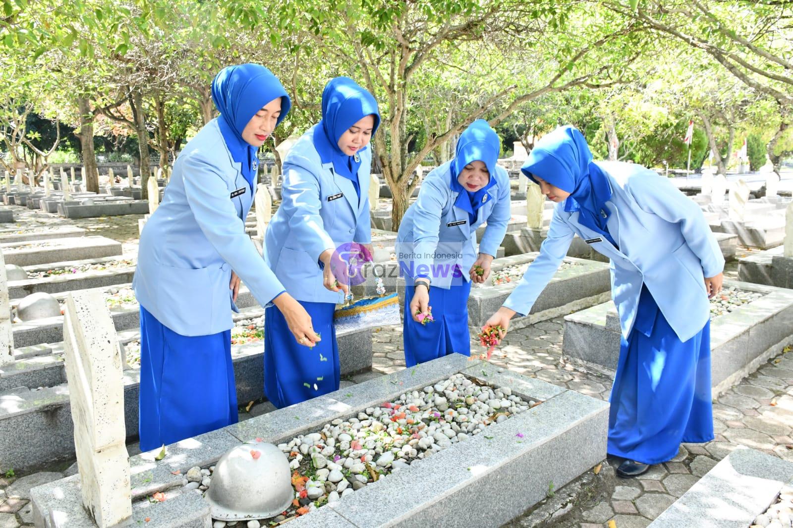 Sambut HUT Ke-77 Jalasenastri Tahun 2023, Cabang 3 Korcab I DJA I Laksanakan Ziarah di Taman Makam Pahlawan Banda Aceh