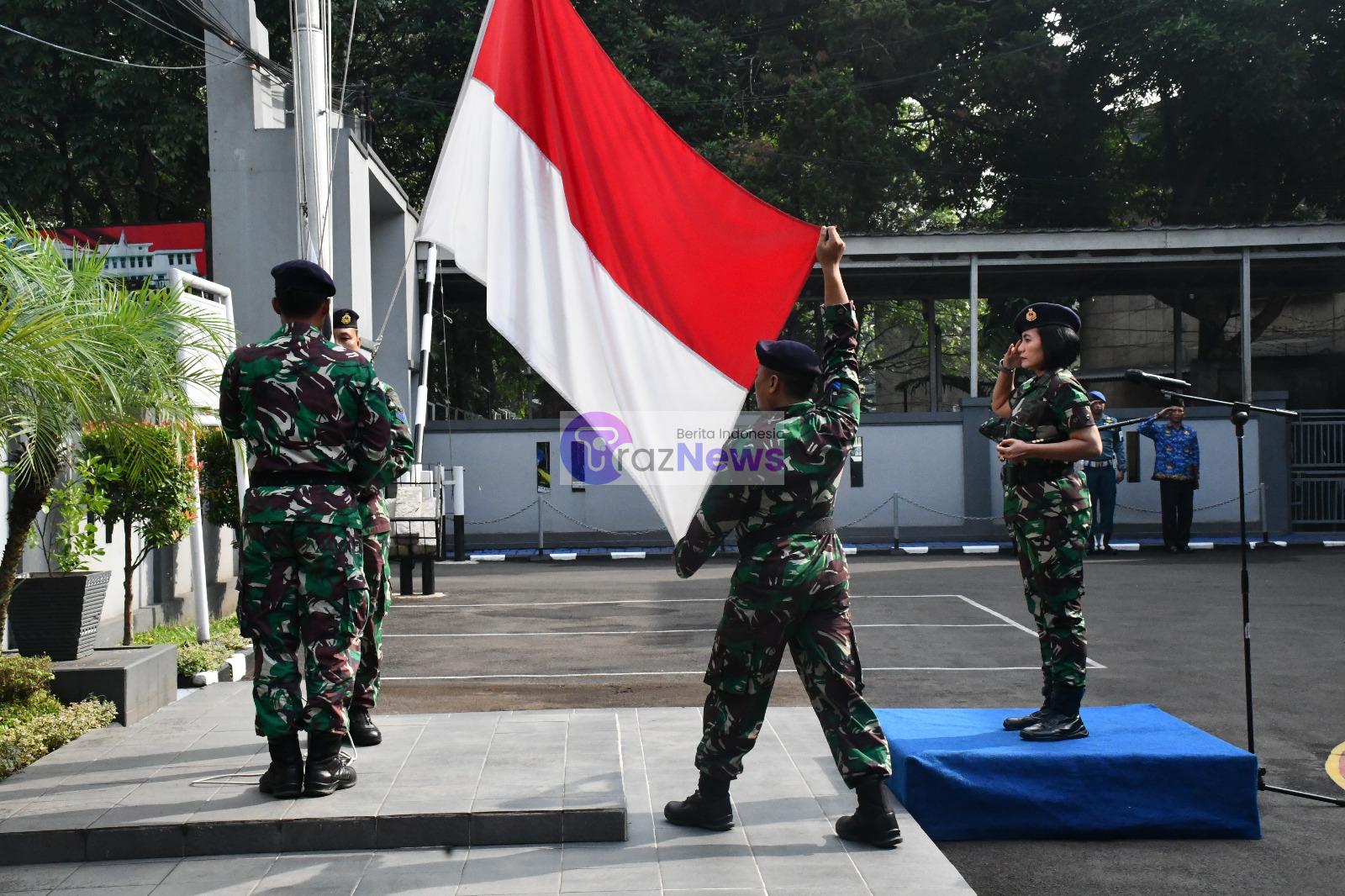 Komandan Lanal Bandung Pimpin Upacara Bendera 17-an