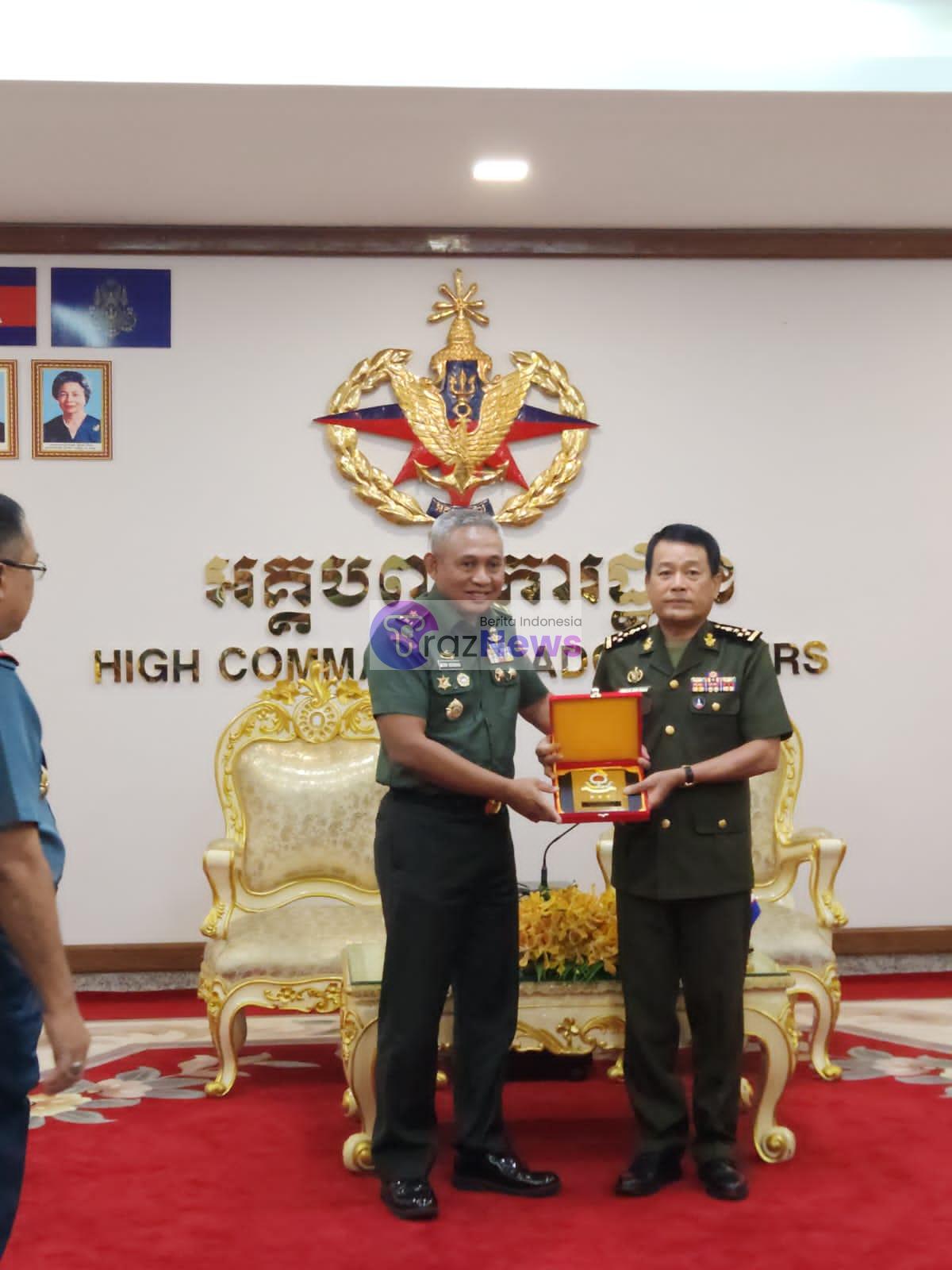 Kunjungan Sesko TNI Ke RCAFH, Kamboja Mempererat Hubungan Bilateral Kedua Negara Khususnya Bidang Pertahanan