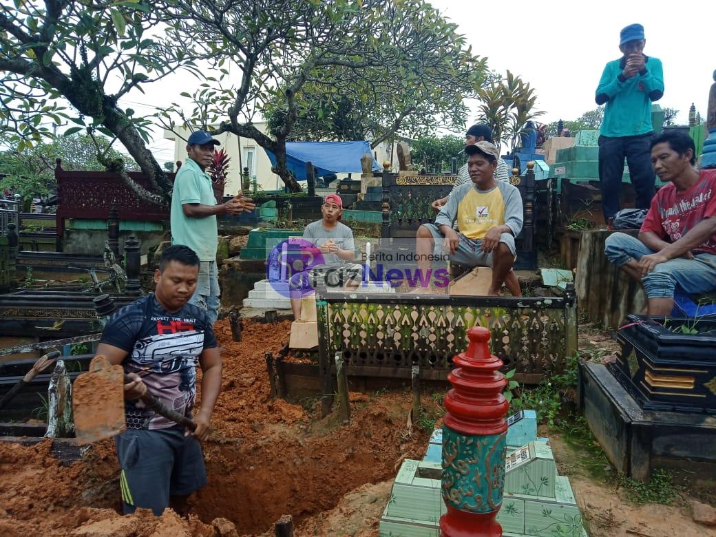 Kadivhumas Sampaikan Apresiasi Kapolri ke Anggota yang Jadi Penggali Kubur