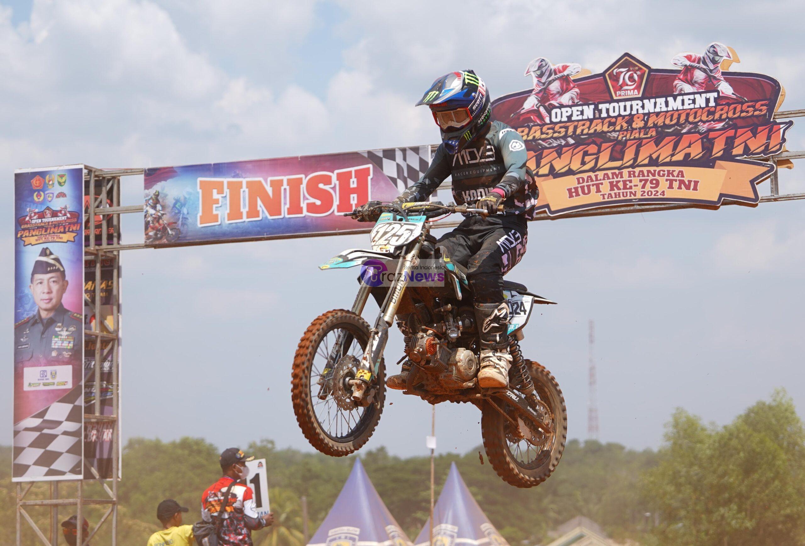 Serda Satria Anggota Kodim 0422/Lampung Barat Sukses Raih Piala di Lomba Grasstrack Panglima TNI