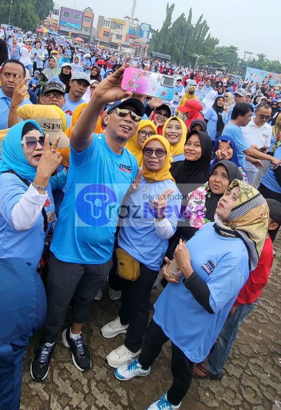 Berinteraksi Langsung! Ribuan Warga Berebut Swafoto dengan Kyay Mirza