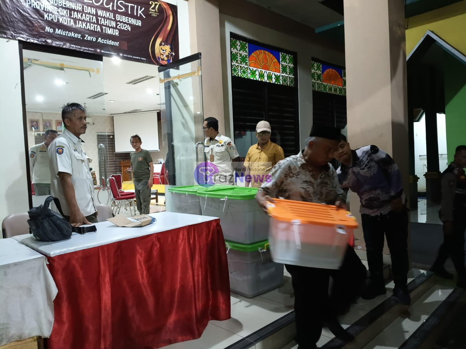 Polisi kawal ketat pergeseran logistik kotak suara Pilkada 2024 dari PPK Ciracas ke KPU Kota Jakarta Timur 