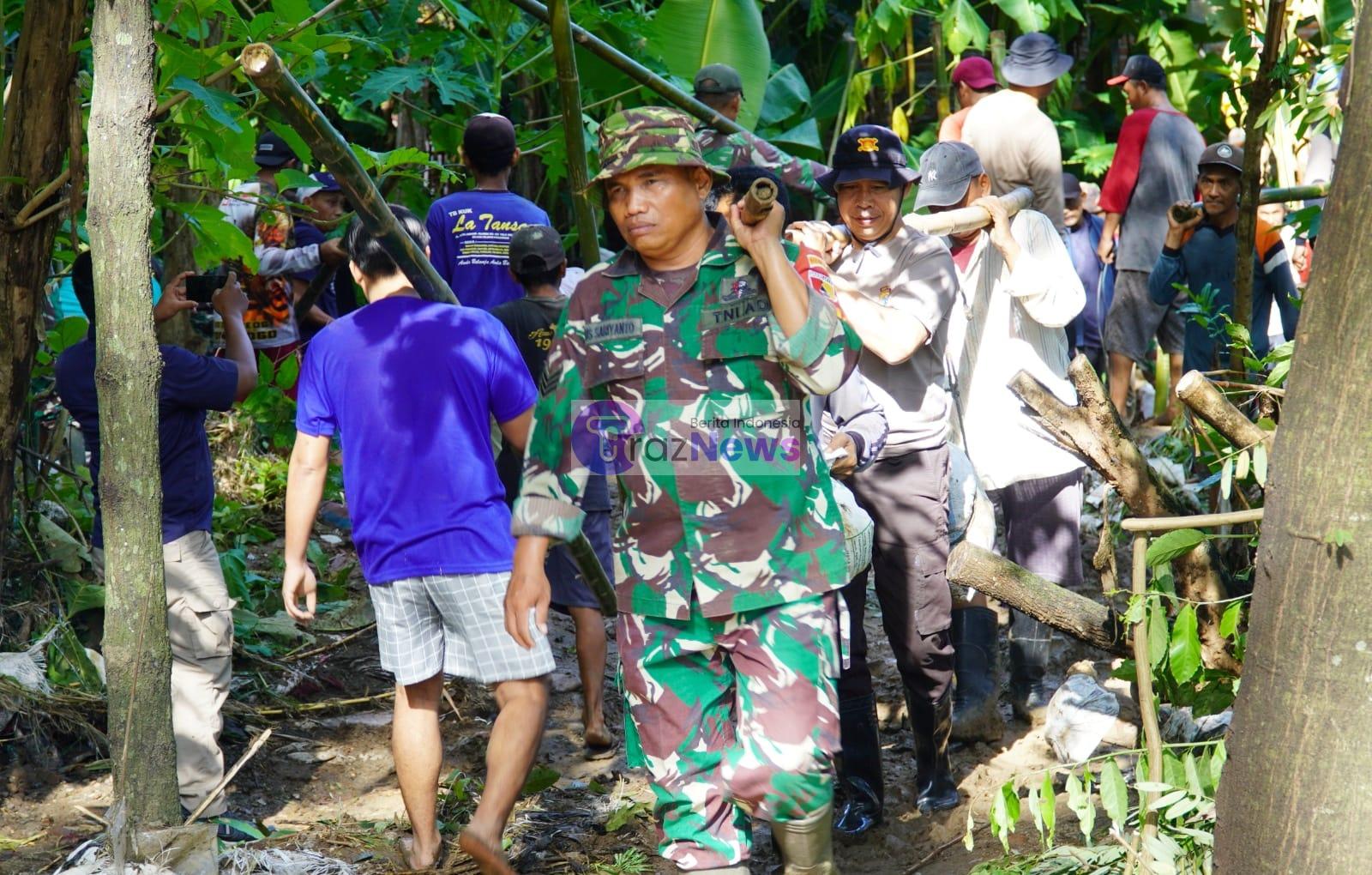 Sinergitas TNI Percepat Rehabilitasi Pasca Bencana Di Ponorogo