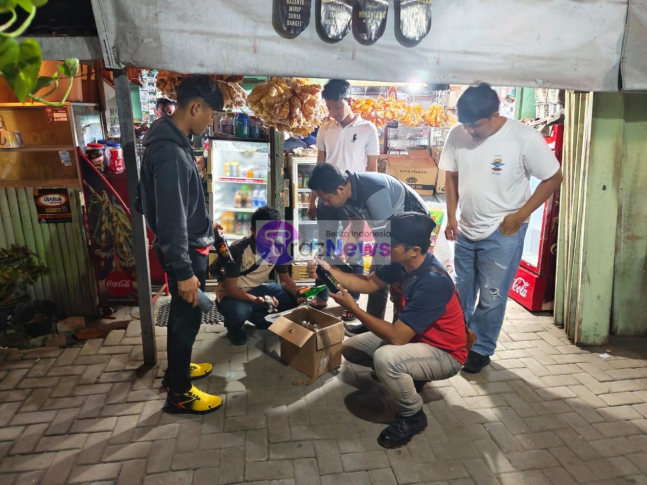 Gelar Razia Miras, Polisi Amankan Puluhan  Botol Miras Ilegal di Pesisir Barat.