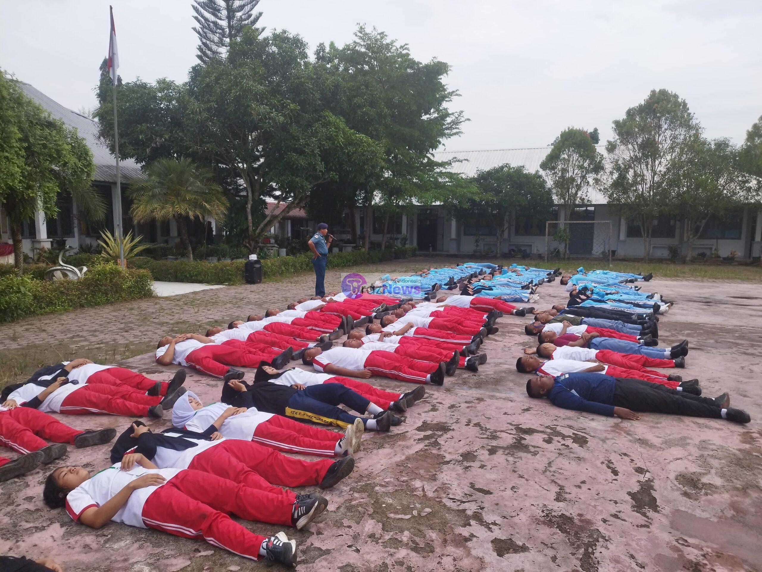 Spotmar Lanal TBA Berikan Latihan Dasar Disiplin Korps (LDDK) Kepada SMKN 1 Perikanan