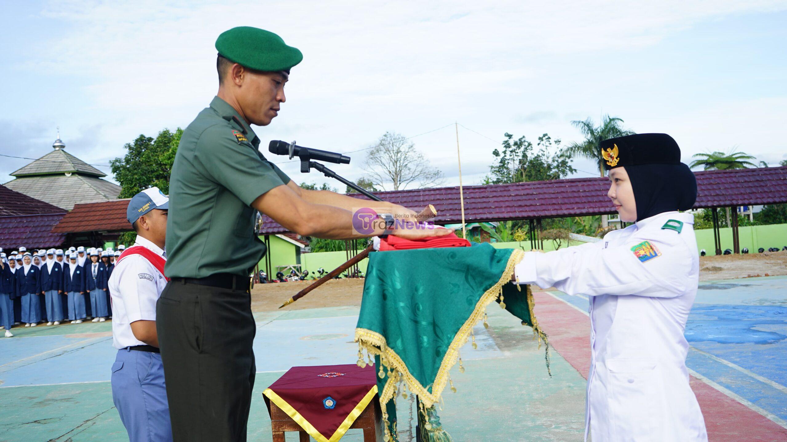 Tanamkan Jiwa Nasionalisme, Letkol Inf Rinto Wijaya, S..A.P., M.I.POL., M.Han  Kunjungi  SMA Negeri 1 Liwa