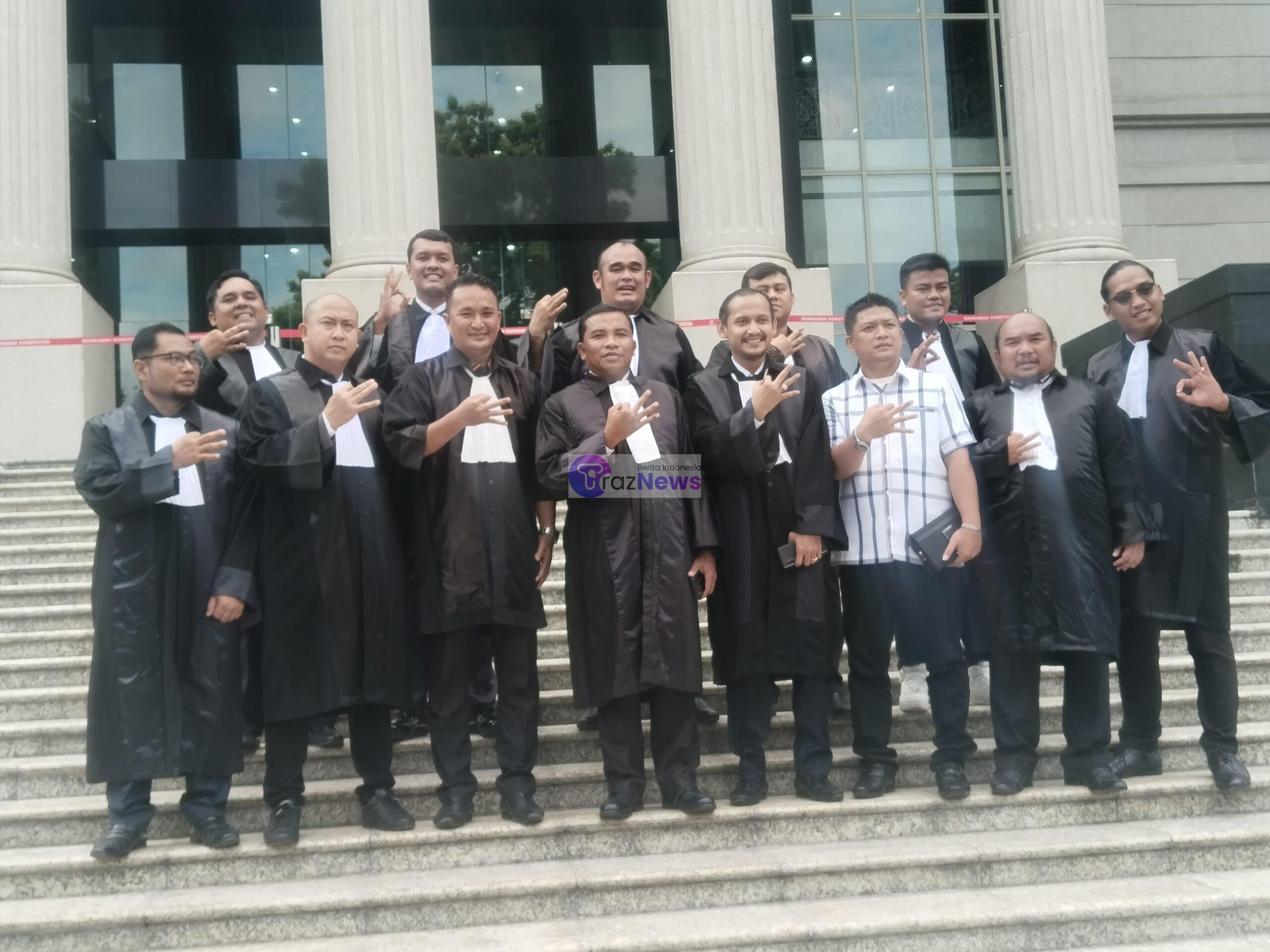 Tim Kuasa Hukum Calon Wali Kota Bekasi Terpilih Tri Adhianto Hadir  Di Mahkamah Konstitusi