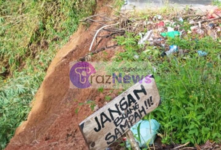 Longsor di Jalan Tanjakan Giham Sekincau Cukup Parah!!!