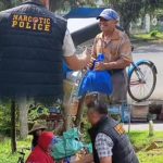 Sat Narkoba Polres Metro, Polda Lampung, Bagikan Sembako kepada Pemulung, Tukang Becak dan Tuna Wisma.