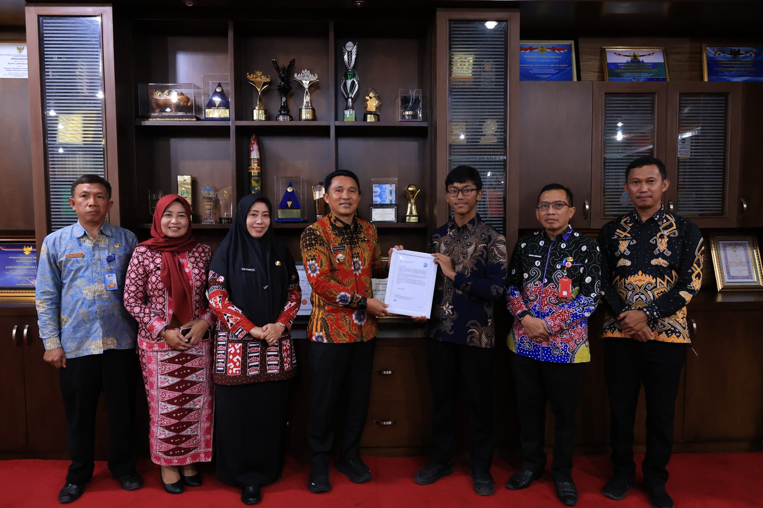 Dampak Program Bug Bounty oleh NASA, 4 Pelajar Lampung Barat di Ganjar Penghargaan Oleh Bupati Parosil.