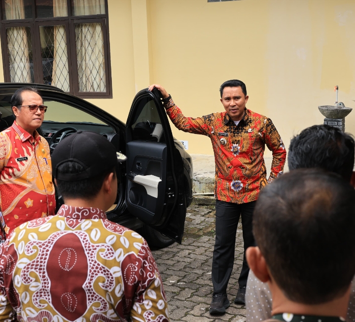 Parosil Mabsus : Warga Boleh Pakai Mobil Dinas Camat Buat Acara Nikah dan Berobat.