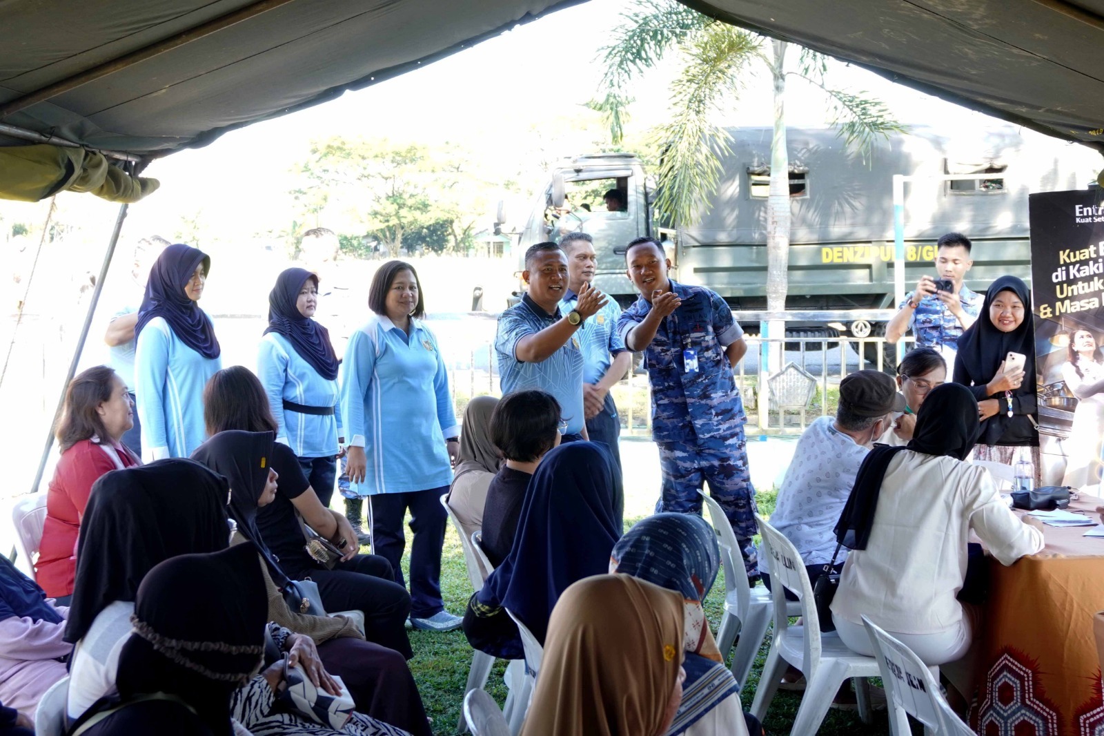 Wujud Kepedulian Kepada Rakyat Banua, Lanud Sjamsudin Noor Gelar Layanan Kesehatan Gratis dan Bazar Murah