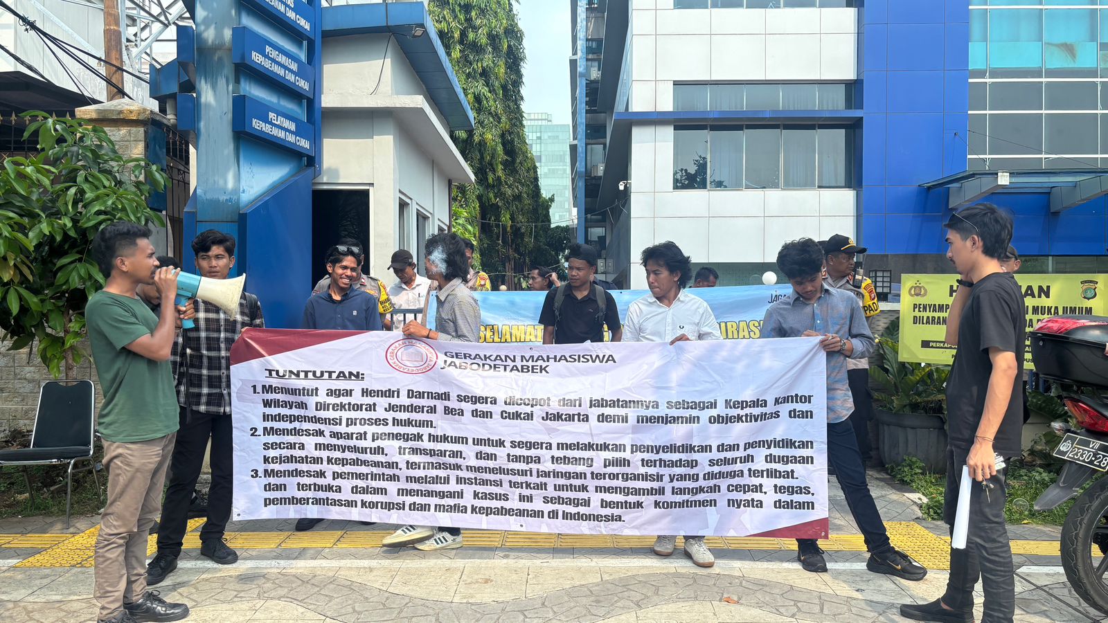 Aksi Gerakan Mahasiswa Jabodetabek Soroti Dugaan Praktik Ilegal di Bea Cukai Jakarta
