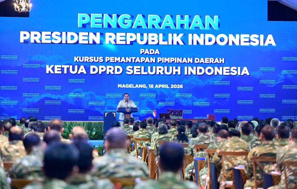 Panglima TNI Dampingi Presiden RI Berikan Pengarahan kepada Ketua DPRD Seluruh Indonesials