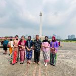 Hari Kartini, Polwan Berkebaya Layani Warga di Polda Metro Jaya