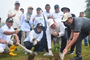 Penanaman Pohon, Bupati Ela Tekankan Kelestarian Lingkungan