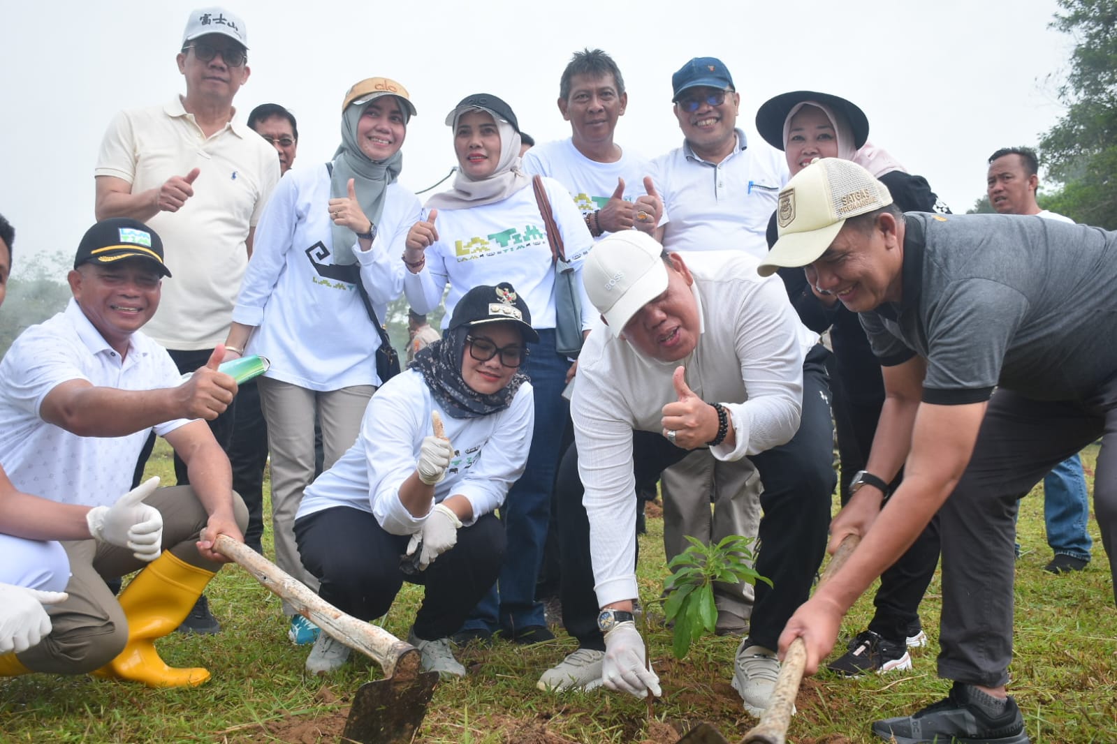 Penanaman Pohon, Bupati Ela Tekankan Kelestarian Lingkungan