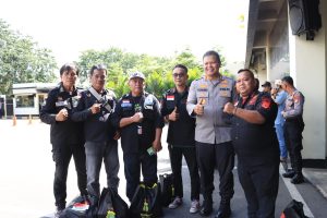 Aksi Sosial Kapolres Bekasi Kota, Warga hingga Ojol Terima Sembako Gratis