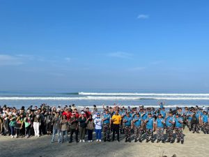 Aksi Cinta Pantai, Semangat Hari Bumi dan 40 Tahun Pengabdian Lanal Bengkulu