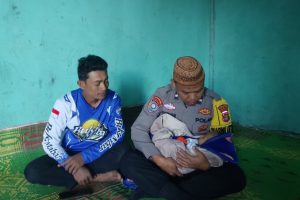 Di Balik Seragam, Ada Kepedulian: Bhabinkamtibmas Polsek Sekincau Gercep Bantu Bayi Shanaya.