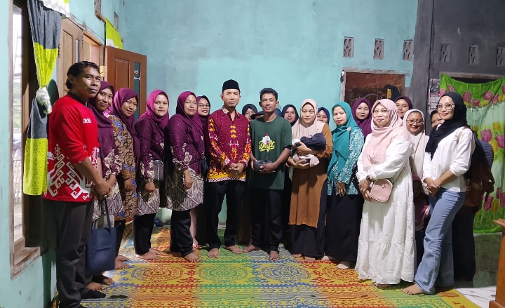 Camat Sekincau Pimpin Penyaluran Bantuan untuk Bayi Penderita Hydrocephalus di Pekon Pampangan