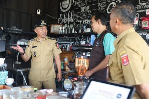 Tinjau Sekolah Kopi, Bupati Parosil Beri Pesan ke Dinas Perkebunan Hingga Karyawan