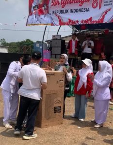 Semarak HUT RI ke-81 Tahun, Ibu Herlina wati Hadiri Perlombaan Di Kampung Bugis