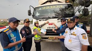 Induk Tol PJR BSD Korlantas Polri Bersinergi dengan Stake Holder Penertiban Kendaraan yang Over Load dan Over Dimensi serta Kendaraan yang Parkir di Bahu Jalan KM 31 Tol Cinere-Serpong 