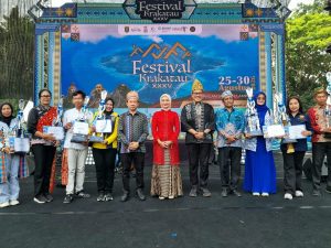 Lampung Barat Sabet Juara Kabupaten Terkreatif di Lampung Tapis Karnaval 2026.