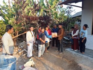 Wujud Kepedulian Sosial, Pujakesuma Lambar Salurkan Santunan Korban Kebakaran Di Gedung Surian