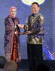 PEMKAB TULANG BAWANG RAIH APRESIASI DAERAH PEDULI LAYANAN PUBLIK DAN KETERBUKAAN INFORMASI.