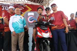 Bupati, Wabup hingga Ribuan Warga Lari Bersama, Dua Motor Jadi Kejutan Koni Fun Run.
