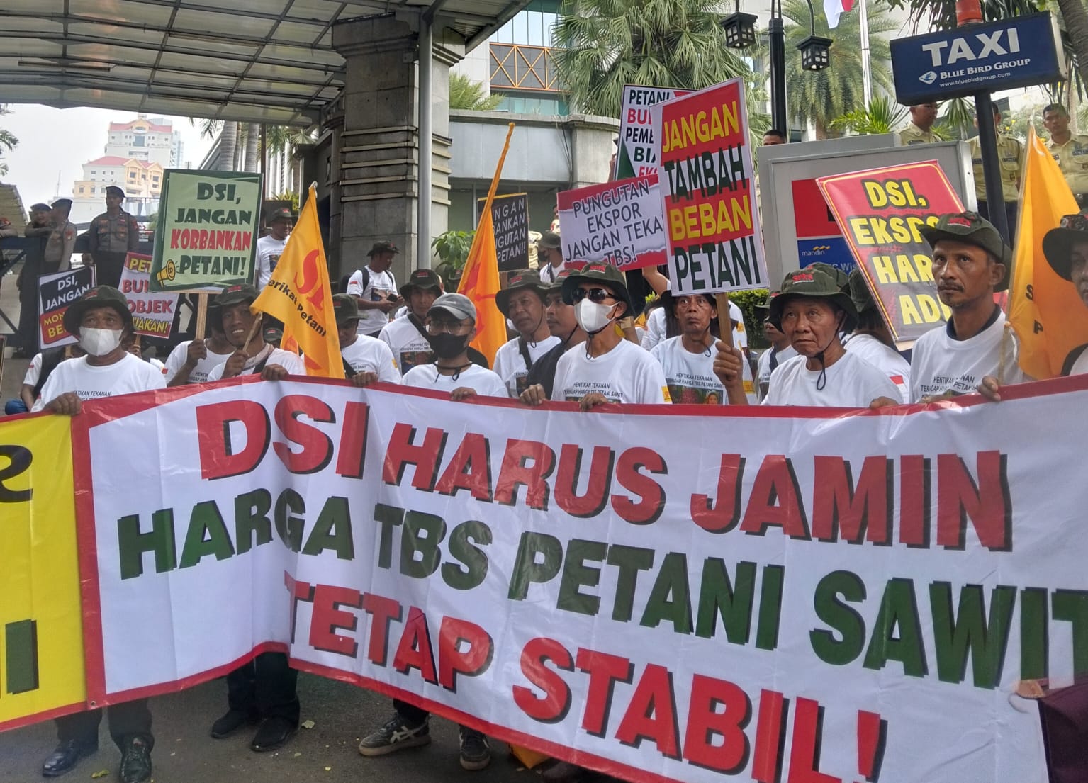 Demo Hari Tani Nasional 2026 di Gedung Danantara: SPKS Tolak Ekspor Satu Pintu dan Margin Fee PT DSI Yang Tekan Harga TBS Petani Sawit