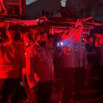 Brimob Metro Jaya Bantu Padamkan Kebakaran di Kramat Pulo Senen
