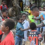 DARI TAS SEKOLAH HINGGA SENYUMAN, SATGAS DAMAI CARTENZ HADIR BERBAGI KASIH DI PANTI ASUHAN SANTA SUSANA TIMIKA