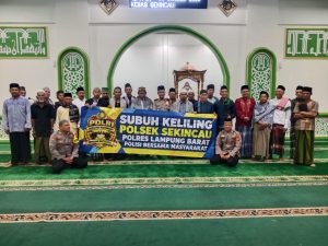 Safari Subuh Keliling, Kapolsek Sekincau Ajak Jamaah Perkuat Iman dan Bersama Jaga Kamtibmas.