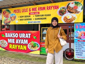 Woww! Kedai Rayyan Milik Jeng Eka, Sajikan Kuliner Murah Meriah.