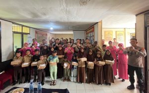 Dukung Program Kapolri, Kapolsek Sumber Jaya  Dorong Polisi Bersama Masyarakat dan Peduli Sesama