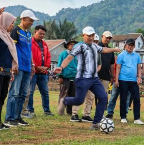 Pak Cik Parosil: Sepak Bola Tidak Memandang Kelas!